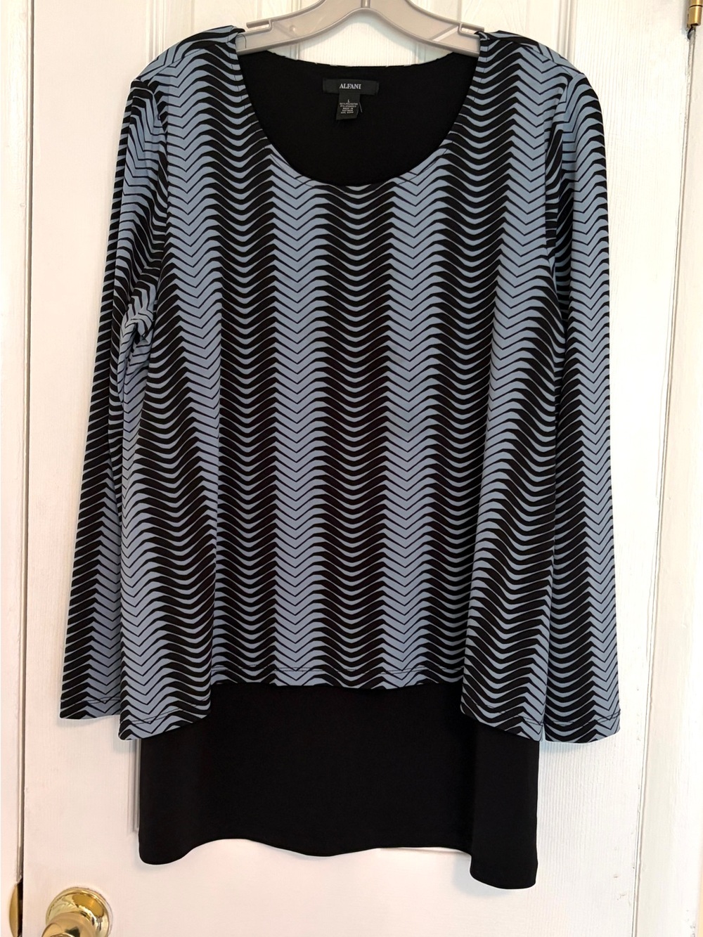 Alfani Women's Blue Black abstract Long Sleeve Pullover Stretch Top Size (L)